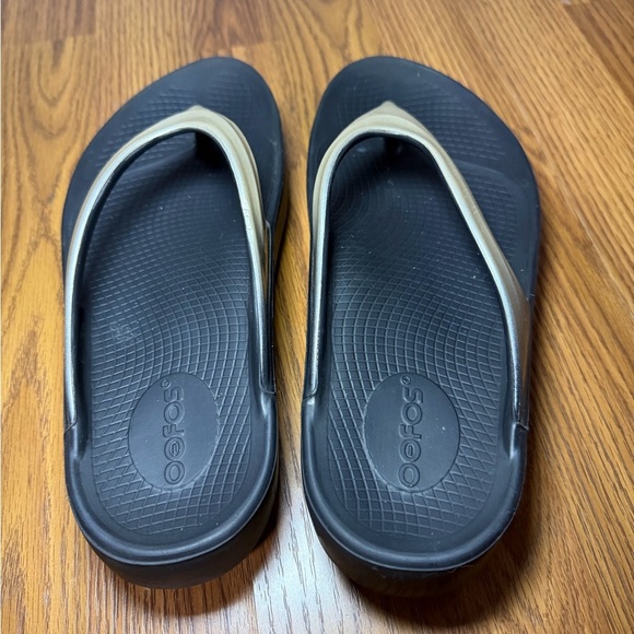 OOFOS OOlala recovery thong sandals Women’s Size 9 - Picture 3 of 6